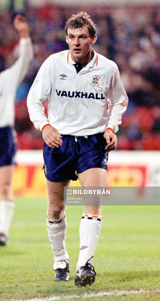 Football, Barclays League Division 1, England 1990-1991, Nottingham Forest - Luton: Lutons Lars Elstrup. 