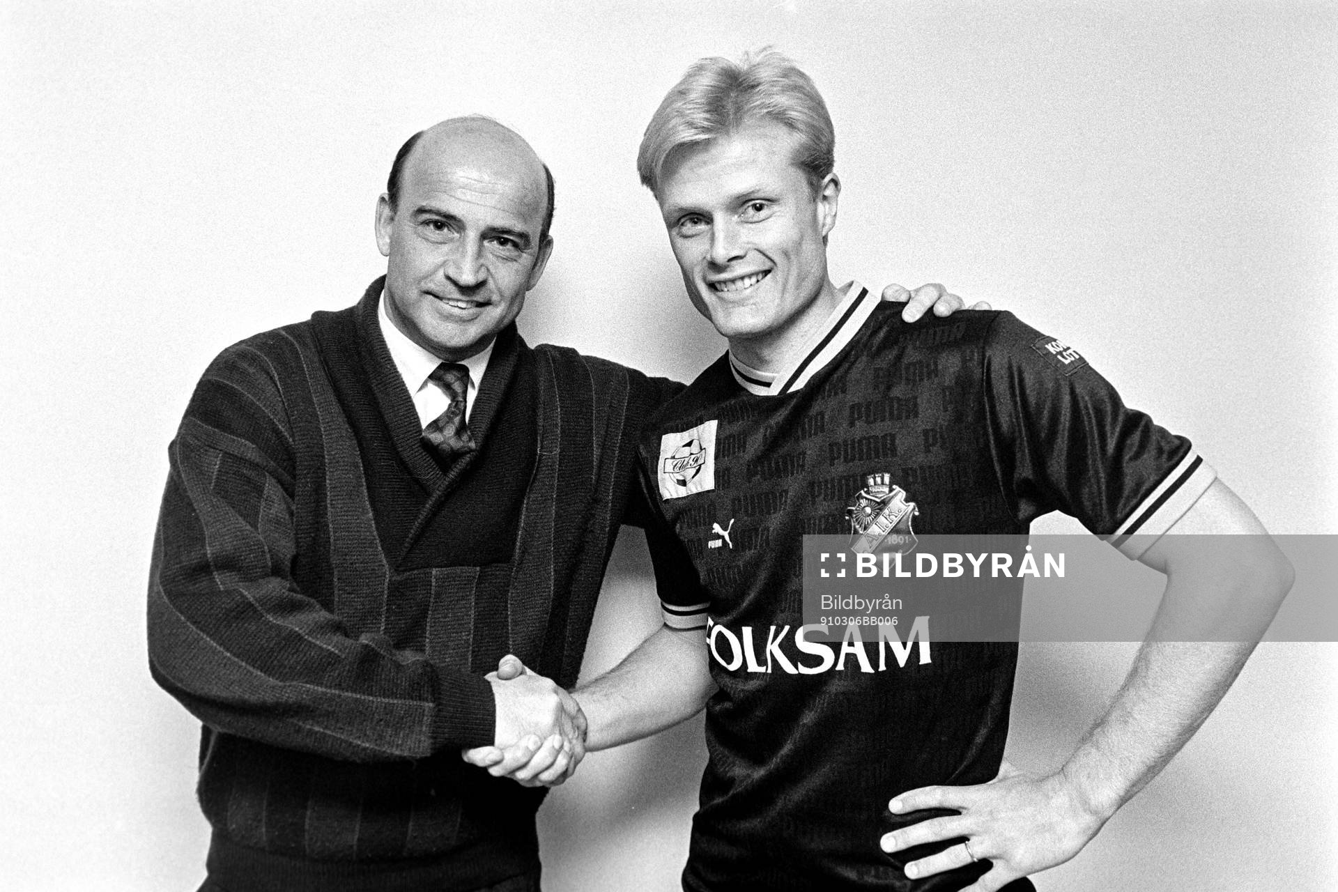 Fotboll, Allsvenskan, AIK, förhands: Stefan Söderberg, sportchef i AIK och nyförvärvet Peter Larsson.