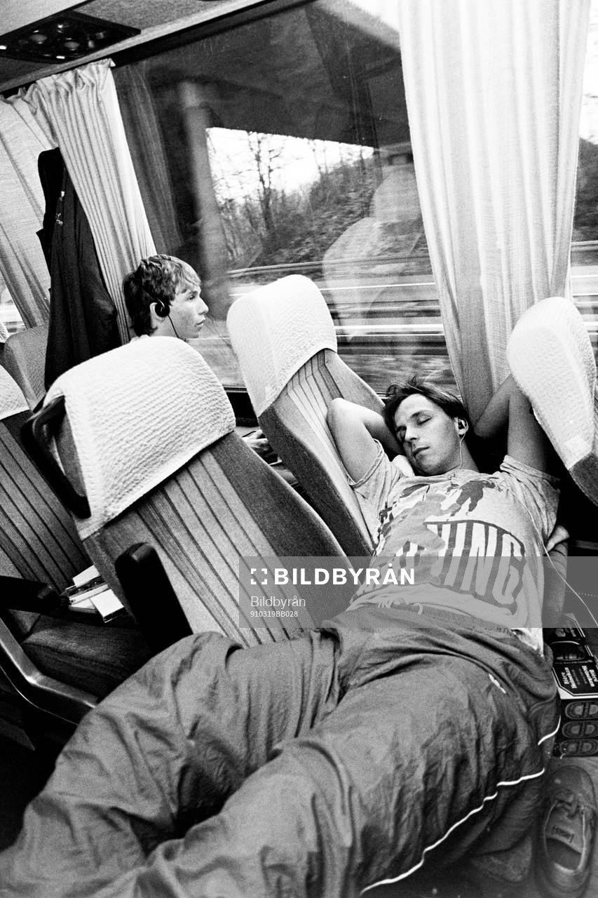 Christian Örn sover och Anders Karlsson lyssnar på musik