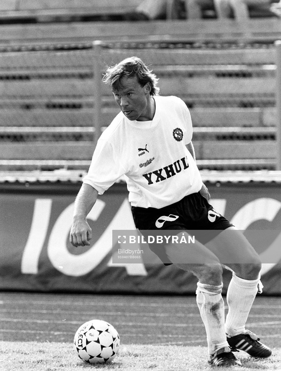 Hans Holmqvist, Örebro med bollen