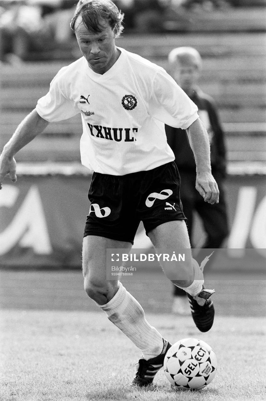 Hans Holmqvist, Örebro med bollen