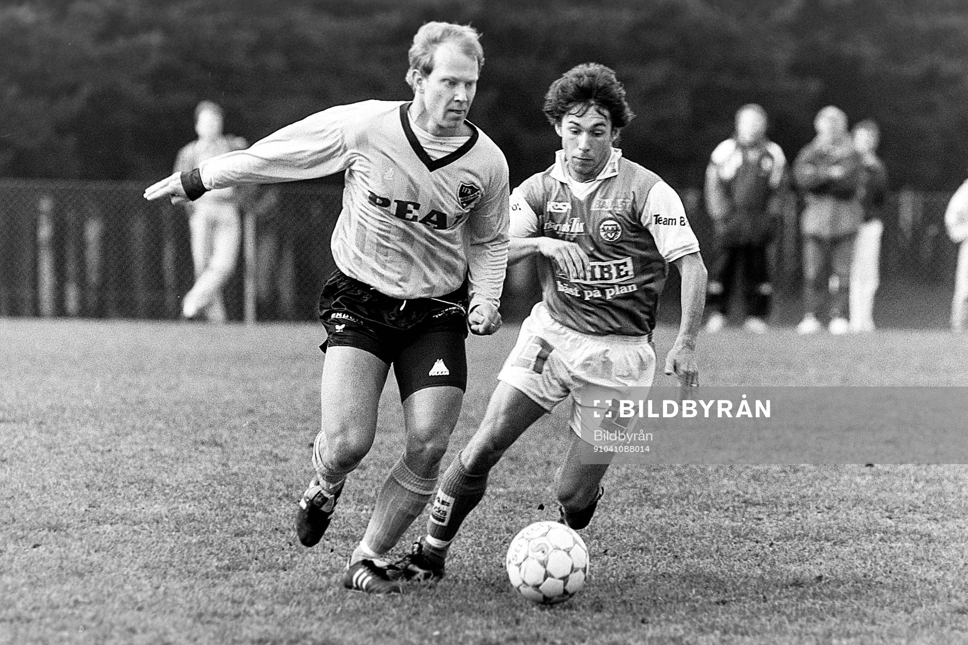 Lars-Olof Persson, Hässleholm med bollen utmanas av