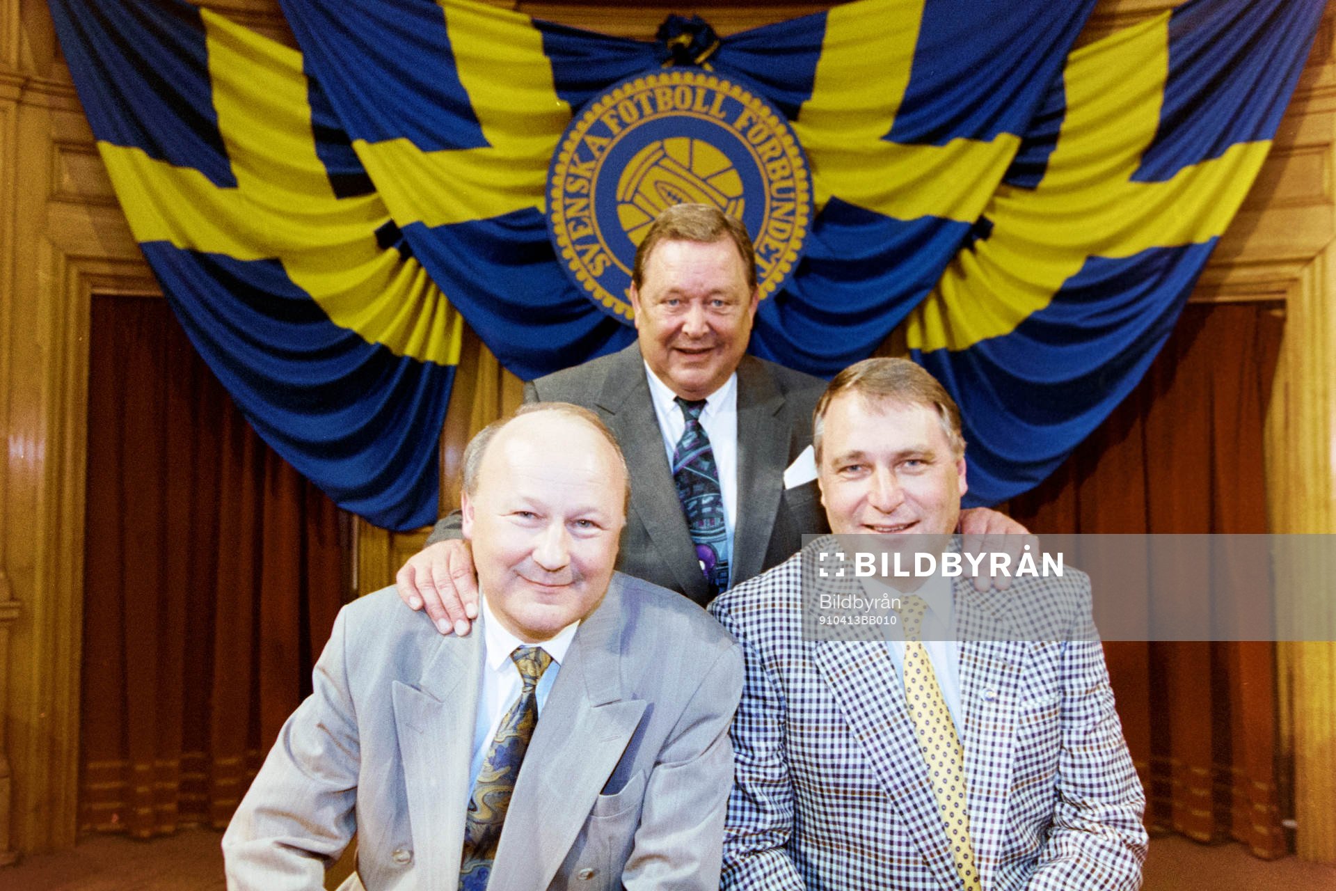 Fotboll, Svenska Fotbollsförbundet, Årsmöte: Den Avgående ordföranden Lennart Johansson bakom Lars-Åke Lagrell, ny ordförande och Bengt Madsen.