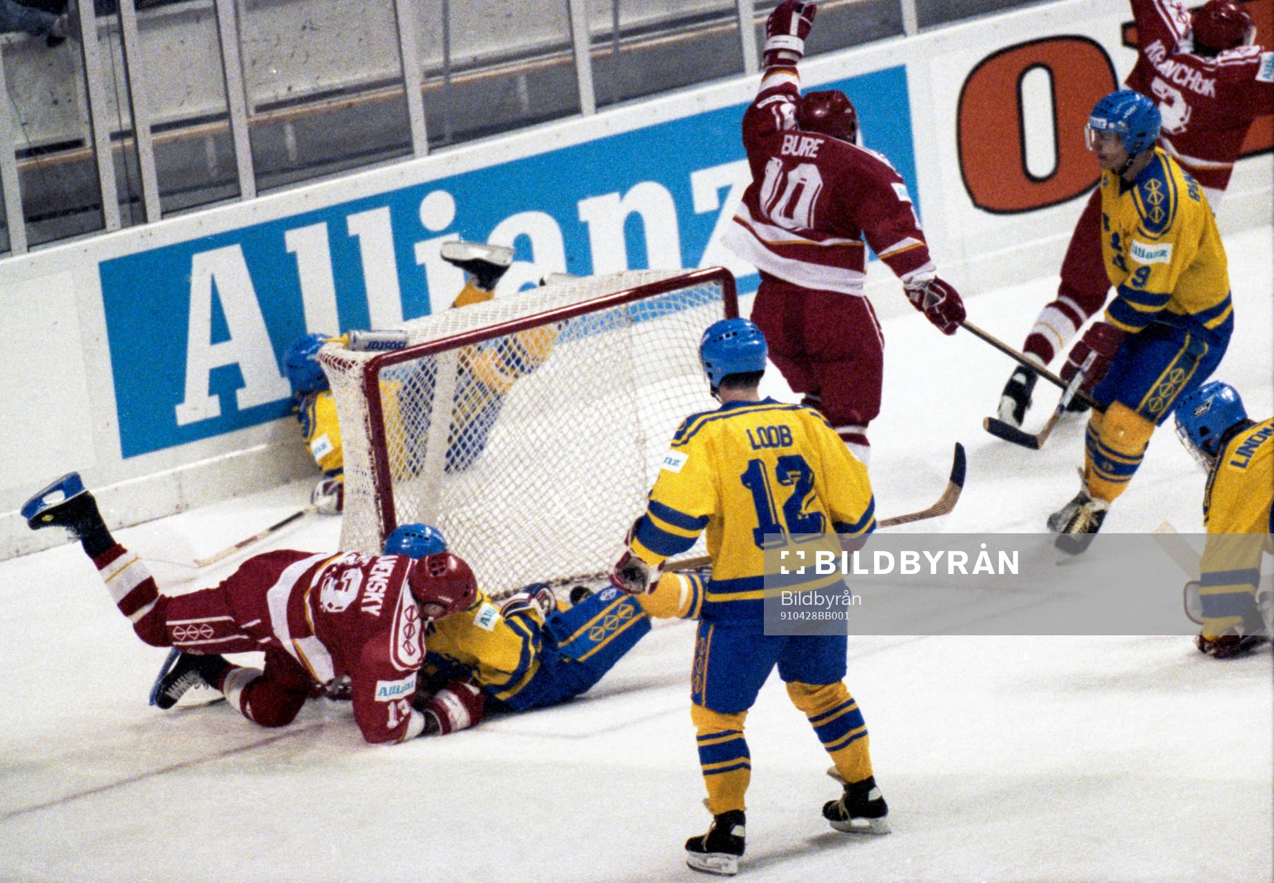 Pavel Bure, Sovjet gör mål på Peter Lindmark, målvakt i