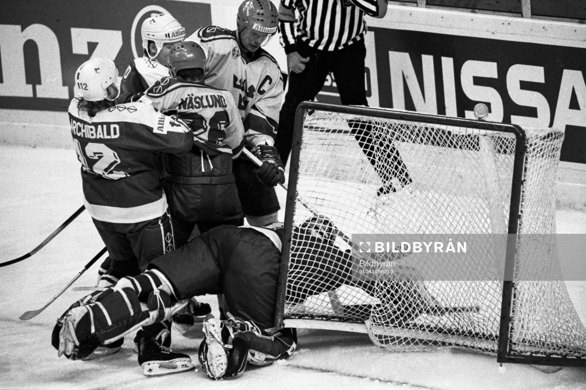 Mats Näslund och Thomas Rundqvist framför kanadas mål