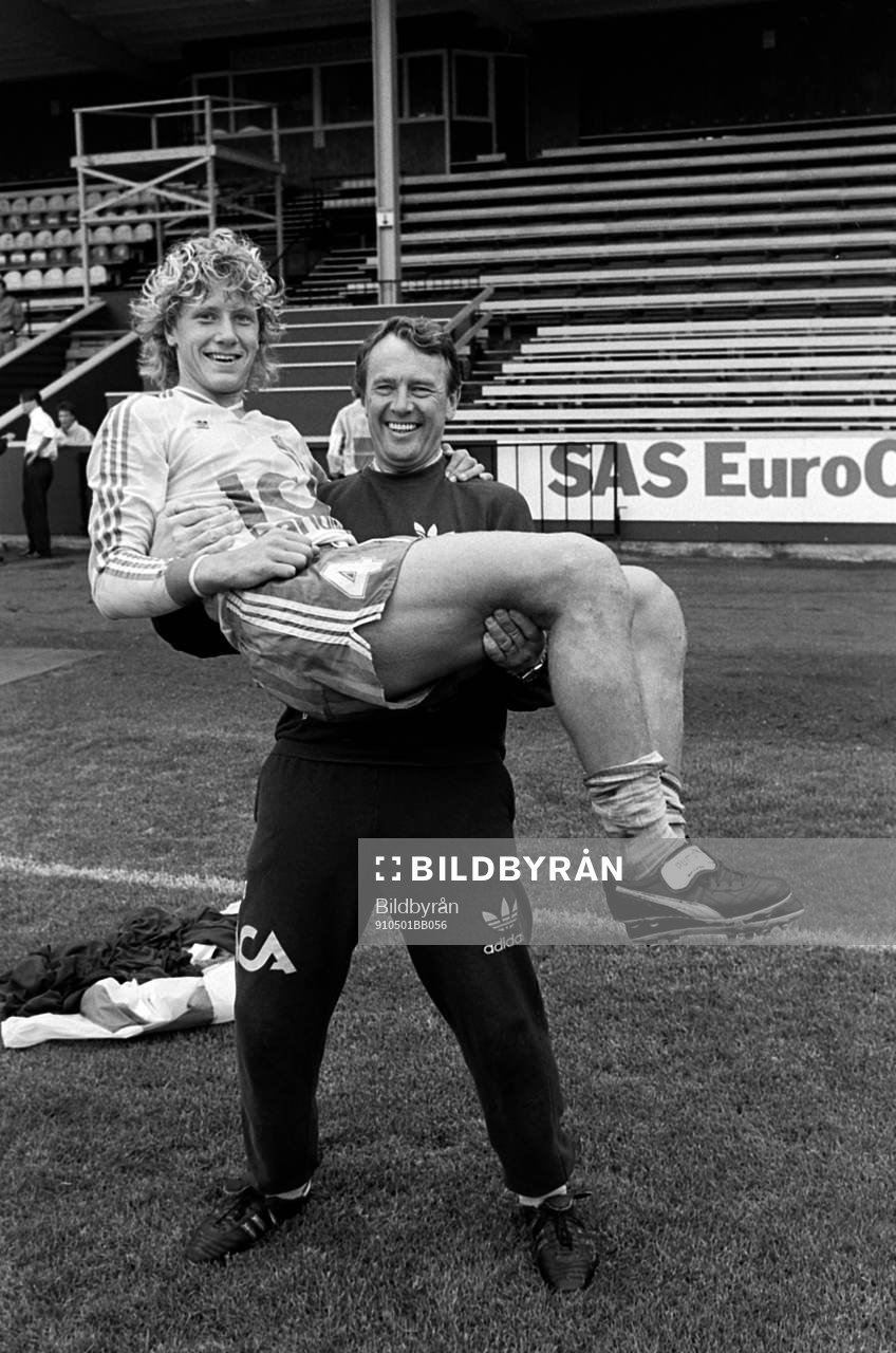 Nisse Andersson, förbundskapten med Jesper Jansson,