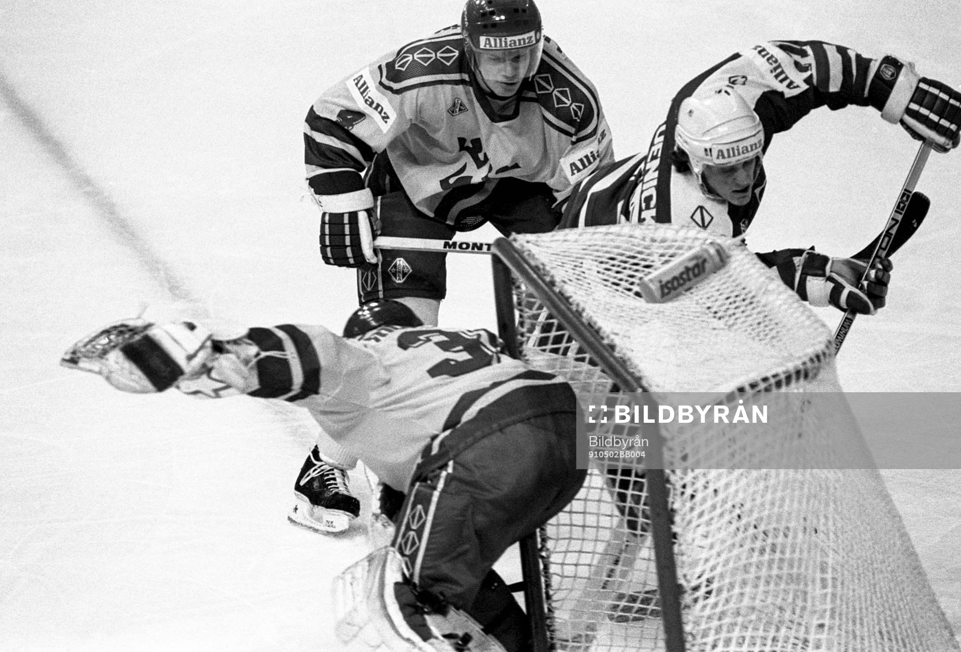 Rolf Ridderwall, målvakt och Nicklas Lidström, Sverige