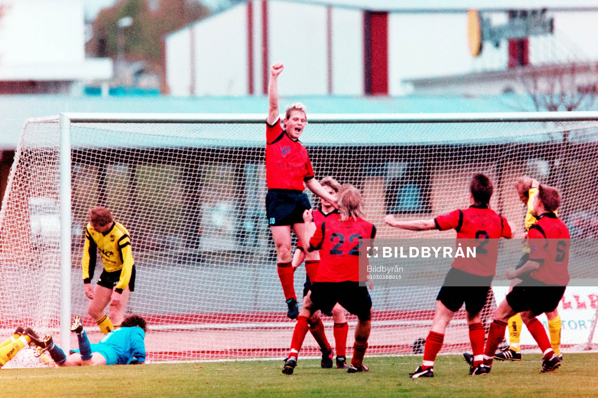 Fotboll, Div 2 Södra Götaland, IFK Hässleholm - Mjällby, 1-1: Jubel i Mjällby efter mål.