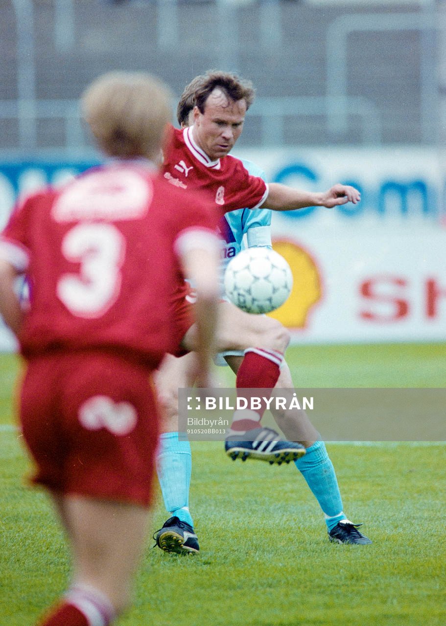 Hans Holmqvist, Örebro med bollen