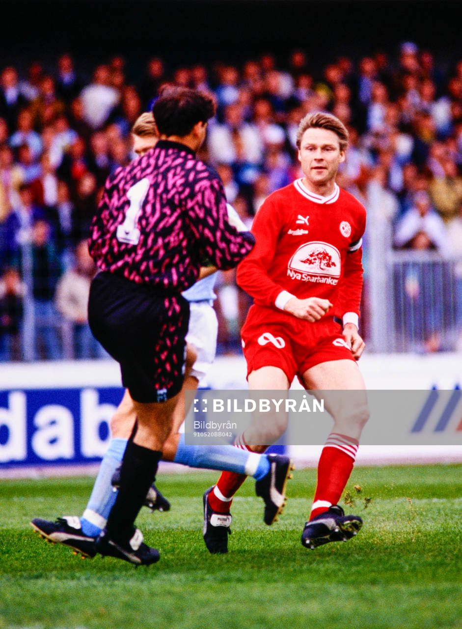 Fotboll, Allsvenskan, Malmö FF - Örebro SK: Örebros Sven Dahlkvist, Malmös målvakt Jonnie Fedel.