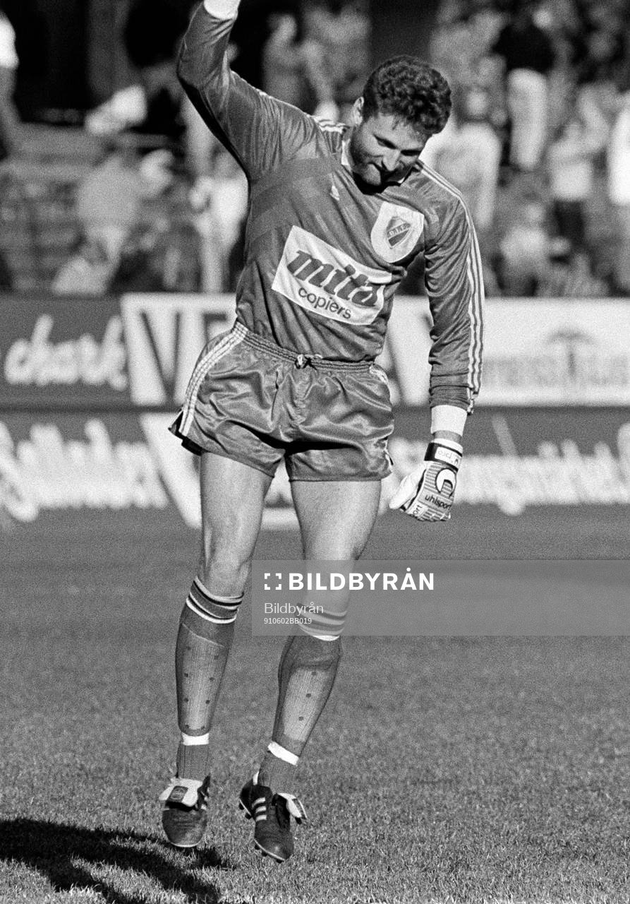 Kjell Frisk, målvakt i Djurgården jublar