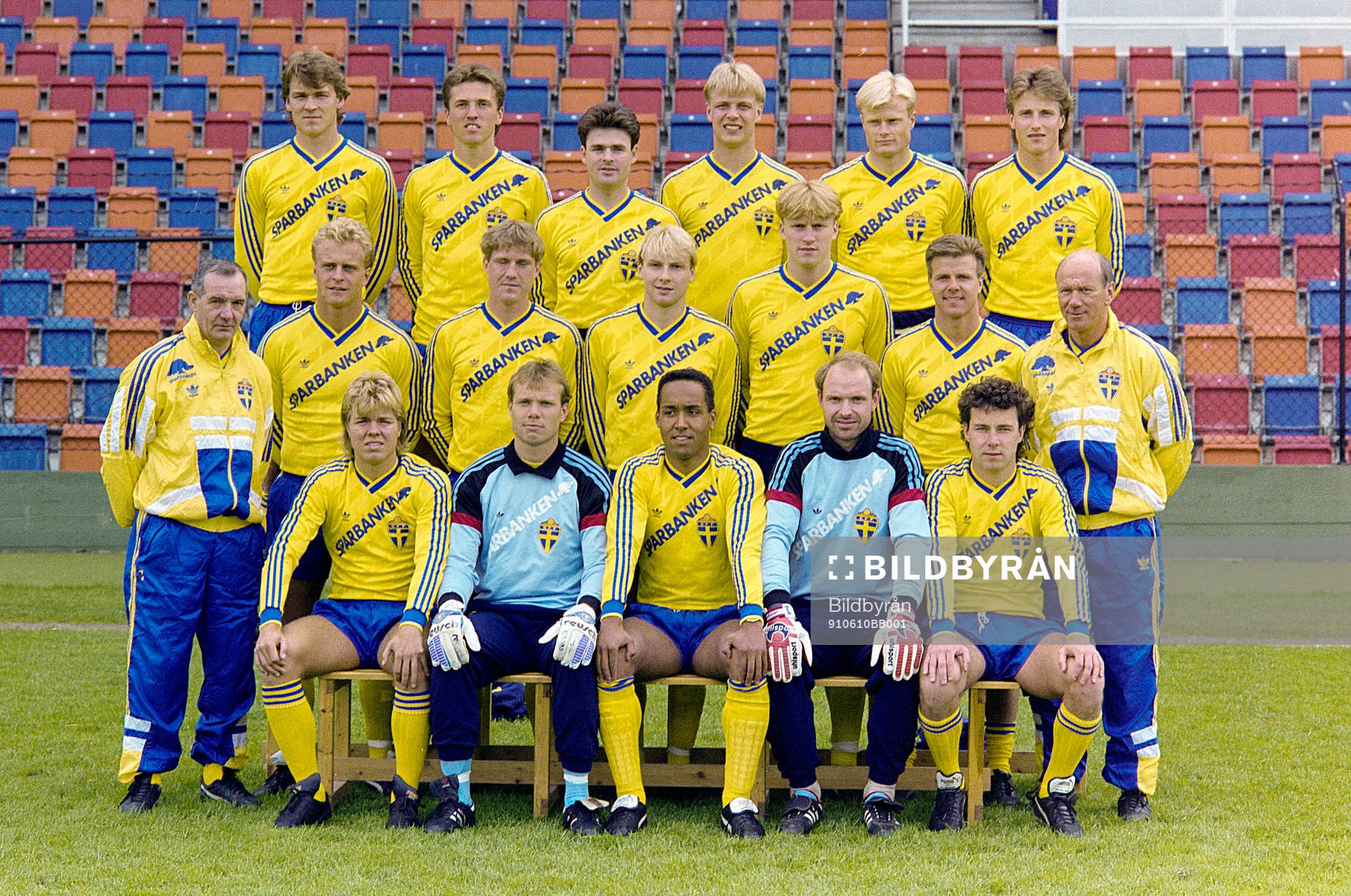 övre fr.v: Magnus Erlingmark, Mats Gren, Anders Limpar,