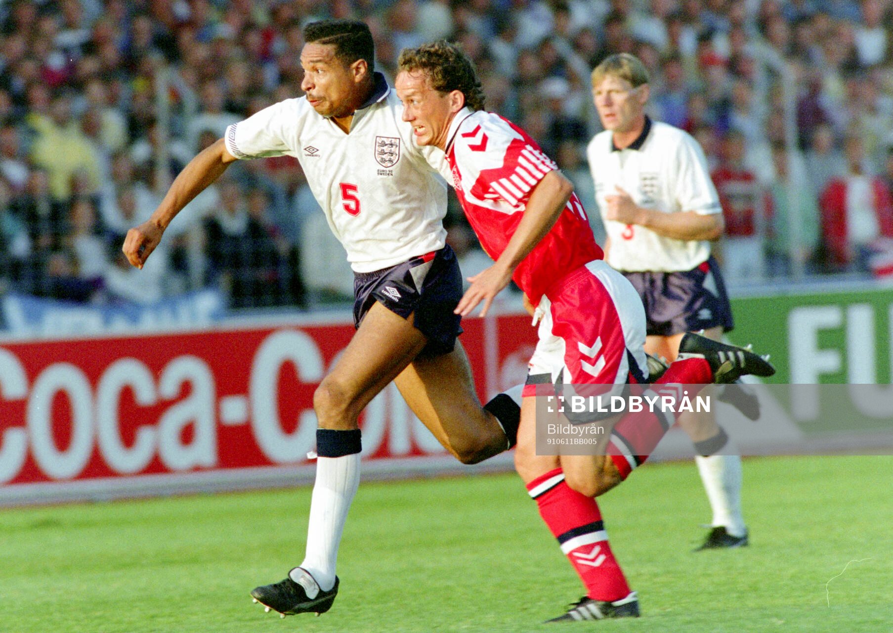 Englands Des Walker (L) against Denmarks Bent Christensen