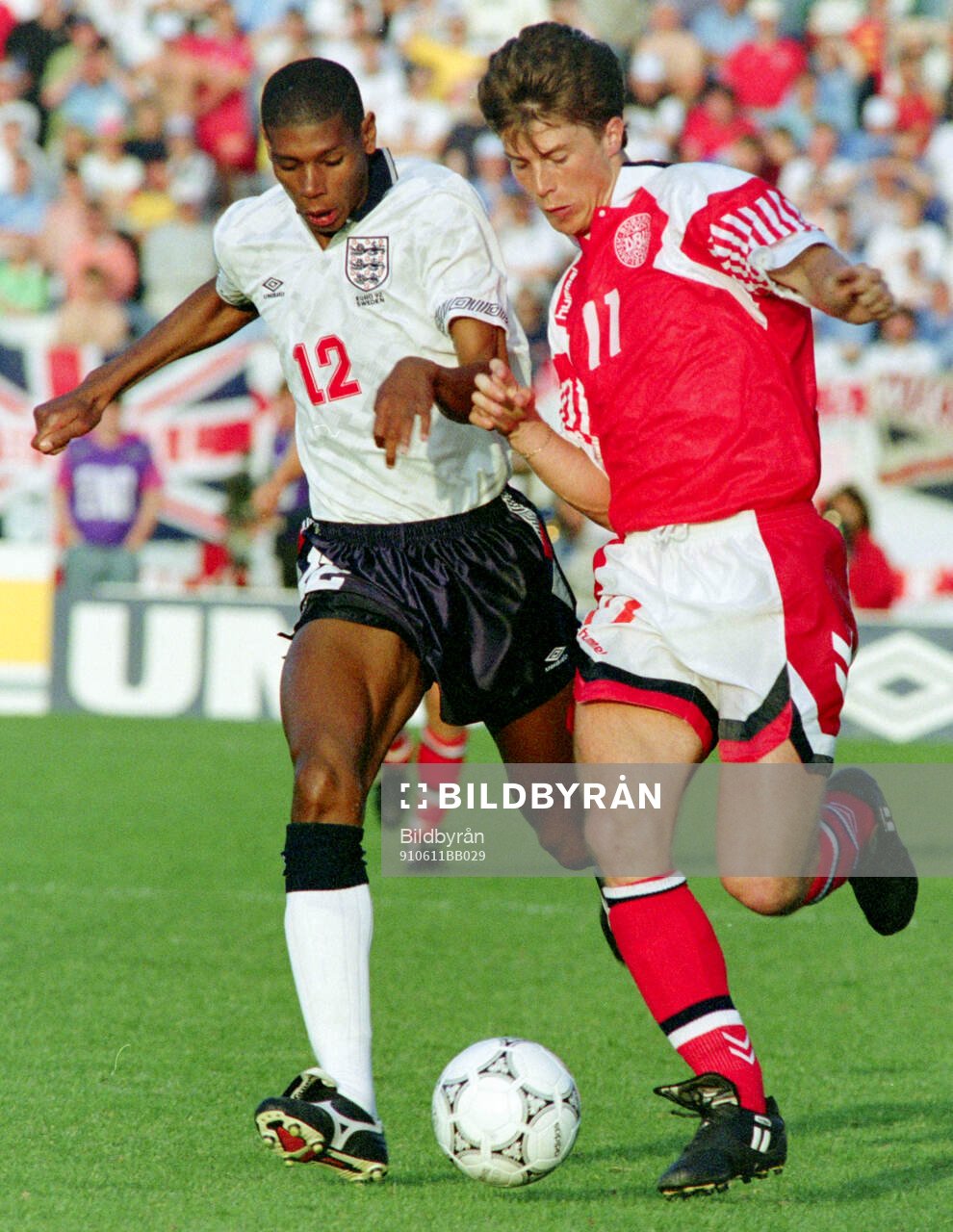 Denmarks Brian Laudrup (R) against Englands Carlton Palmer