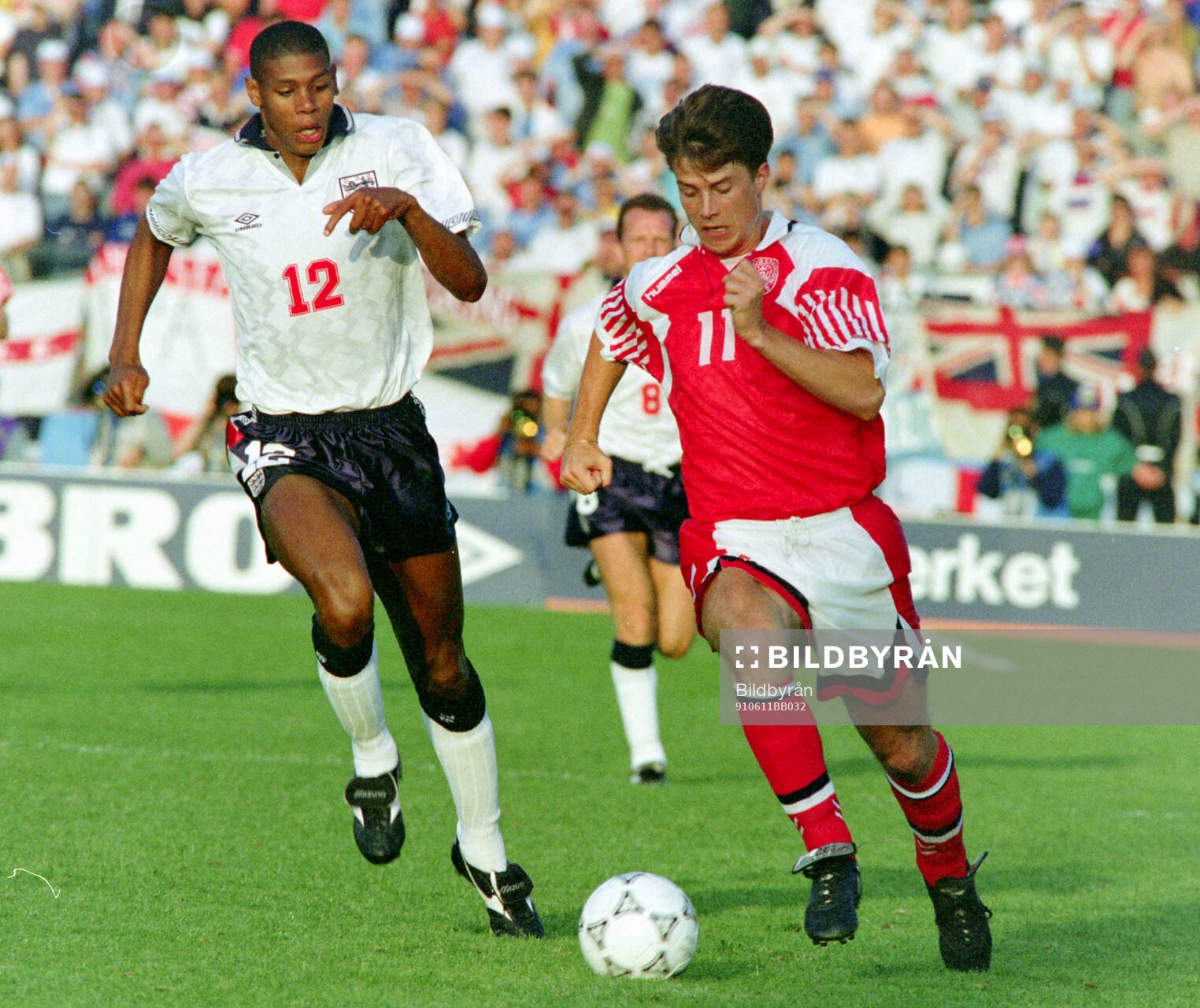 Denmarks Brian Laudrup (R) against Englands Carlton Palmer