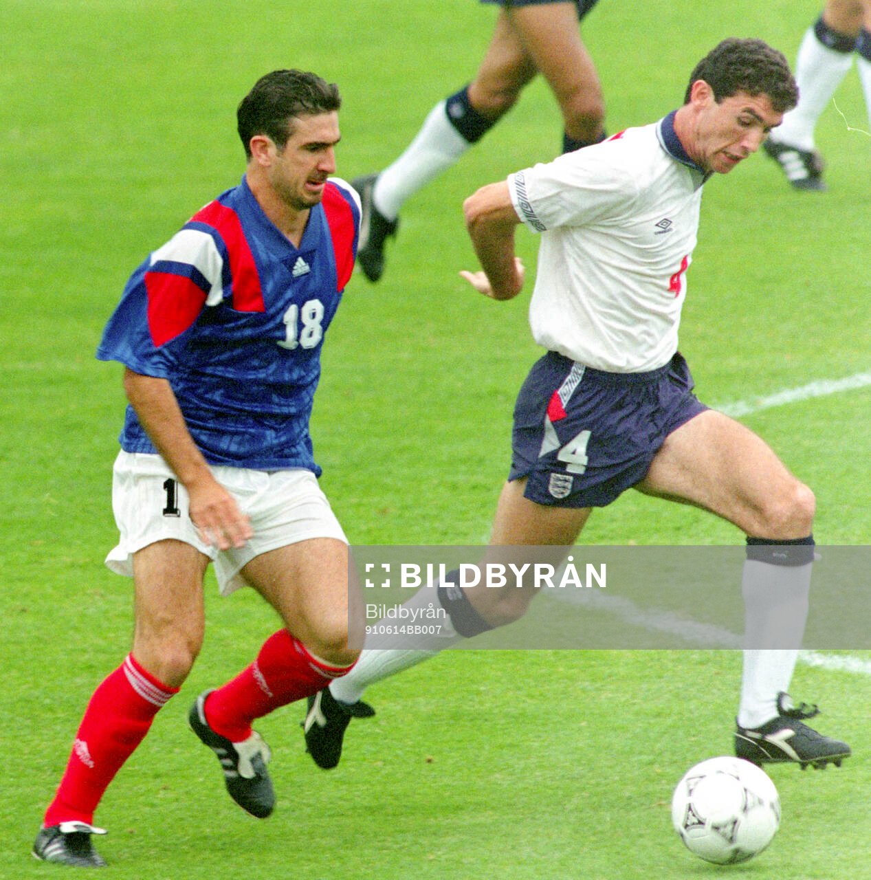 Eric Cantona of France against Martin Keown of England