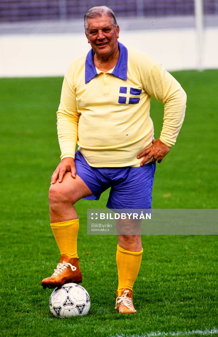 Gunnar Nordahl före matchen på Idrottsparken i Norrköping