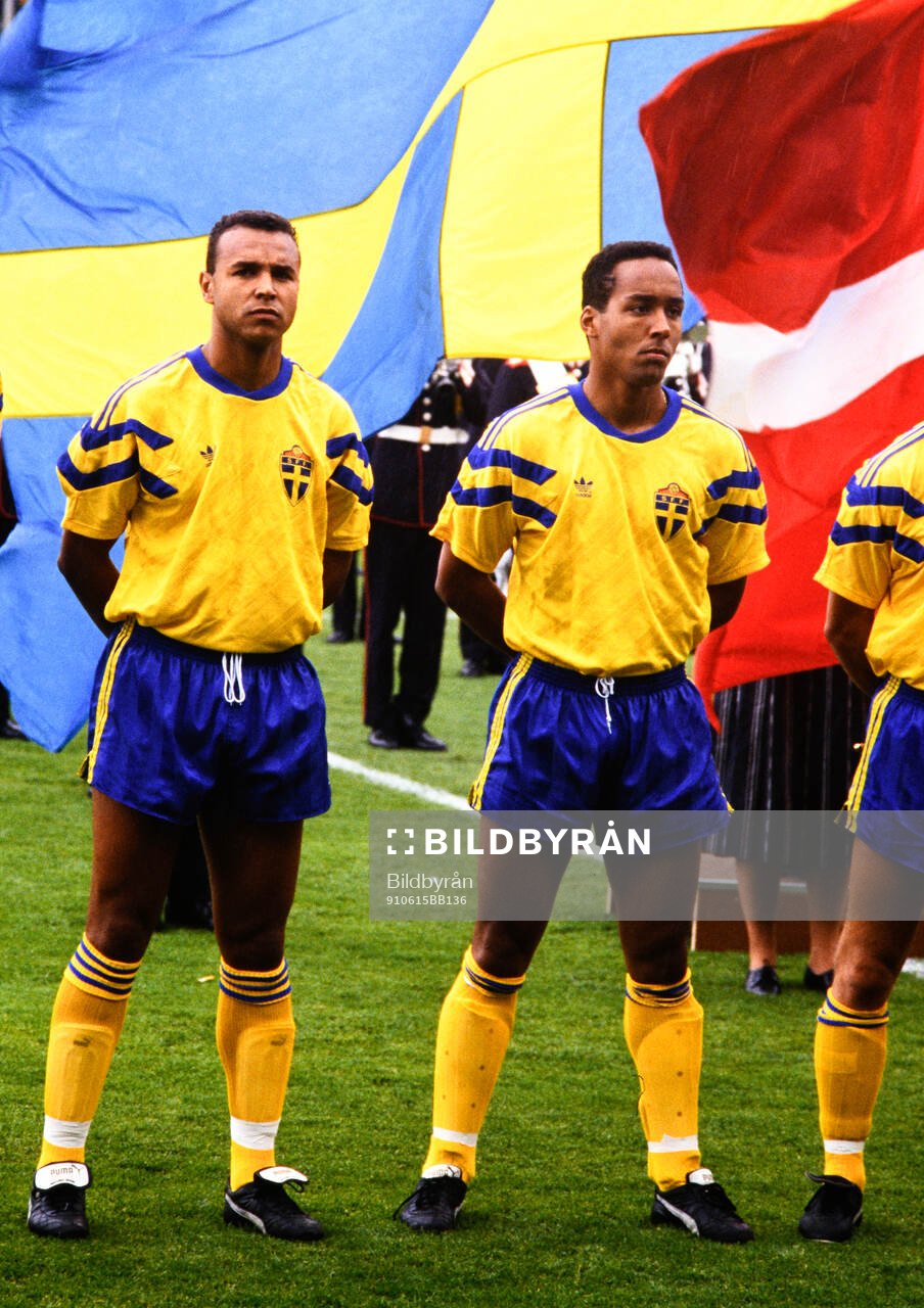 Fotboll, Sverige - Danmark: Sveriges Jean-Paul von Der Burg och Martin Dahlin före matchen på Idrottsparken i Norrköping.