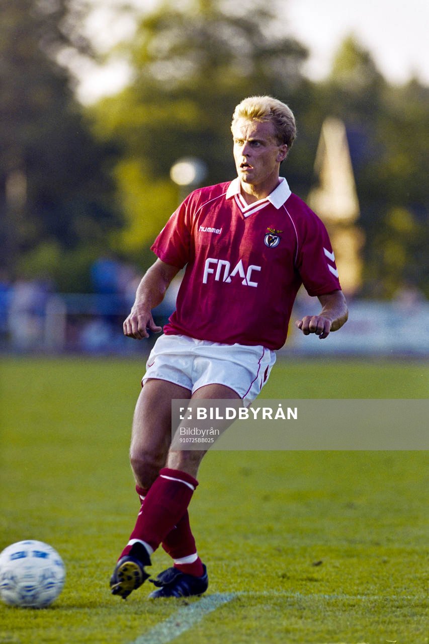 Jonas Thern, Benfica med bollen