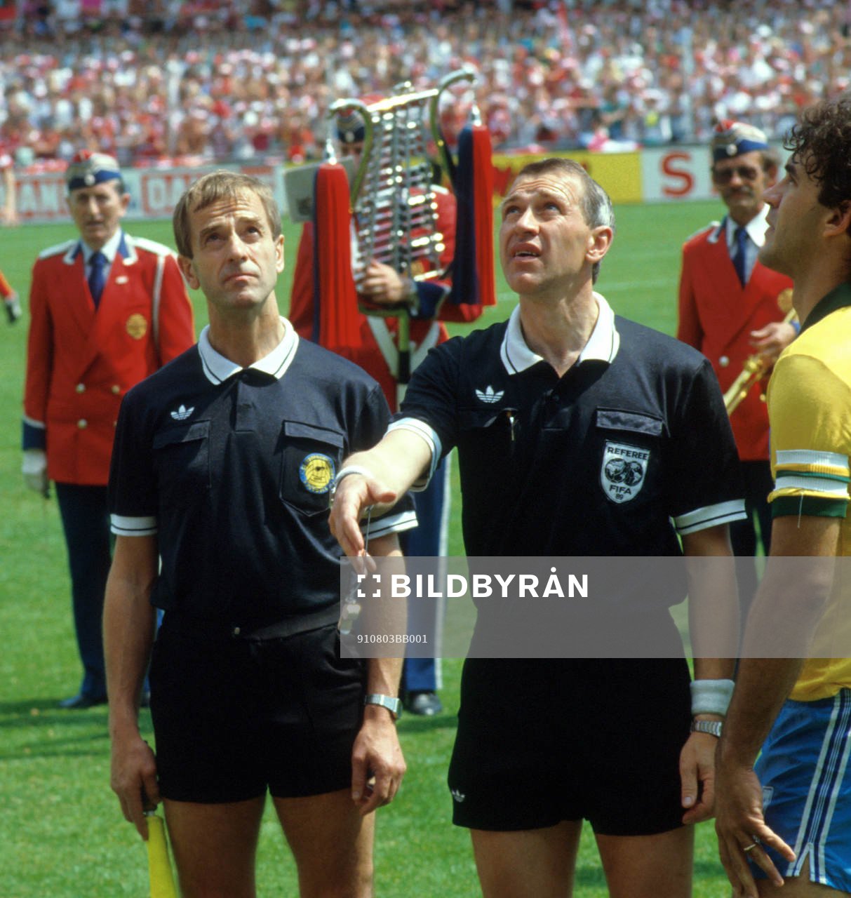 Fotboll, Erik Fredriksson, domare, Morten Olsen, danmark
