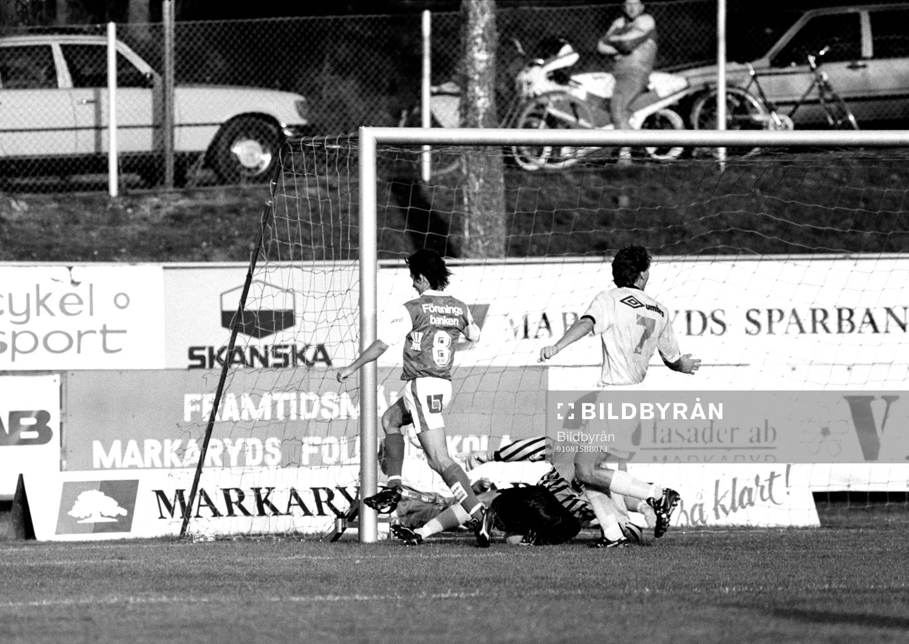 Fotboll, Höstettan, Södra, Markaryd - Falkenberg, 1-0: Mikael Broman gör 1-0 till Markaryd.