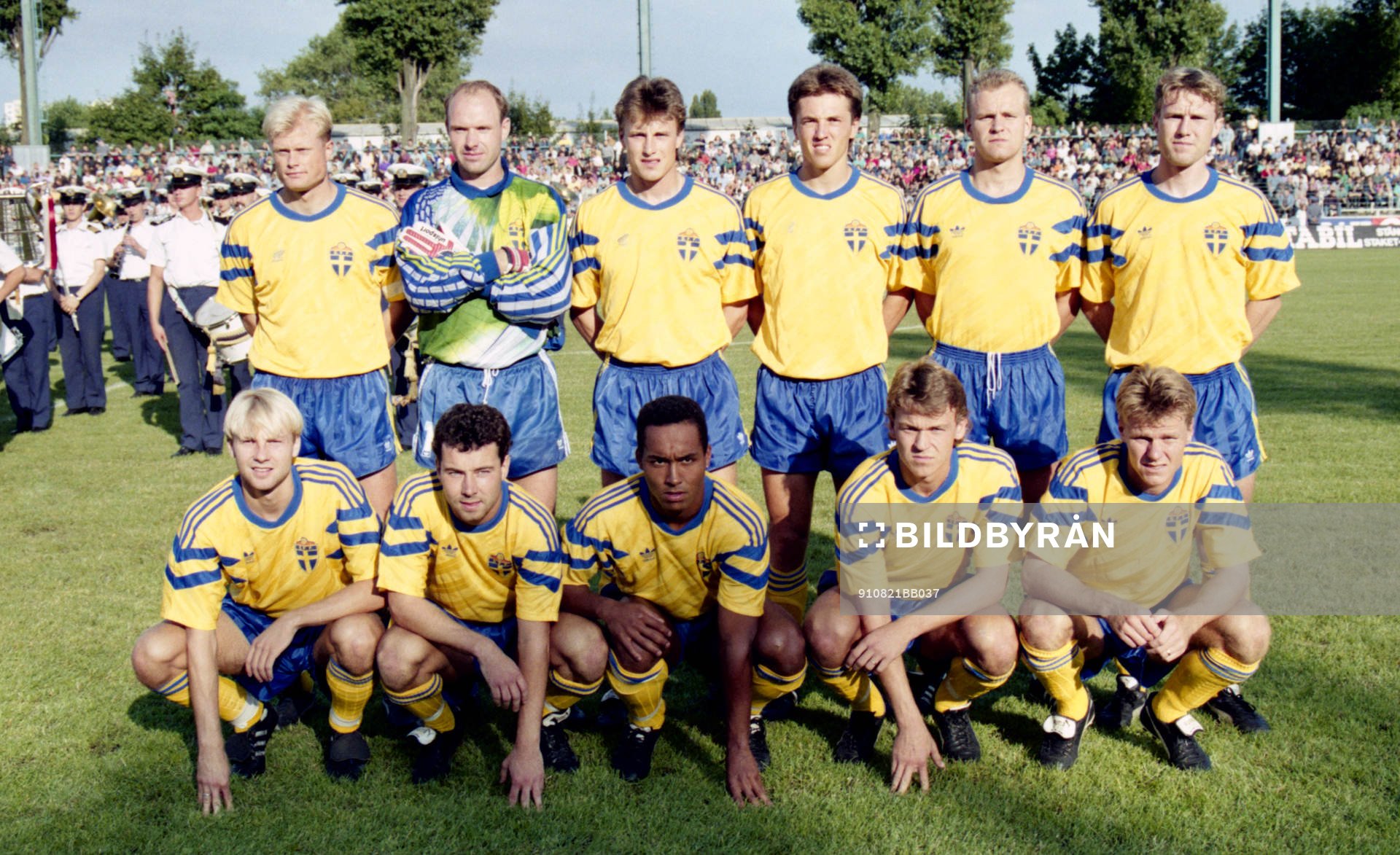 Bakre raden fr. v: Peter Larsson, Thomas Ravelli, Roger