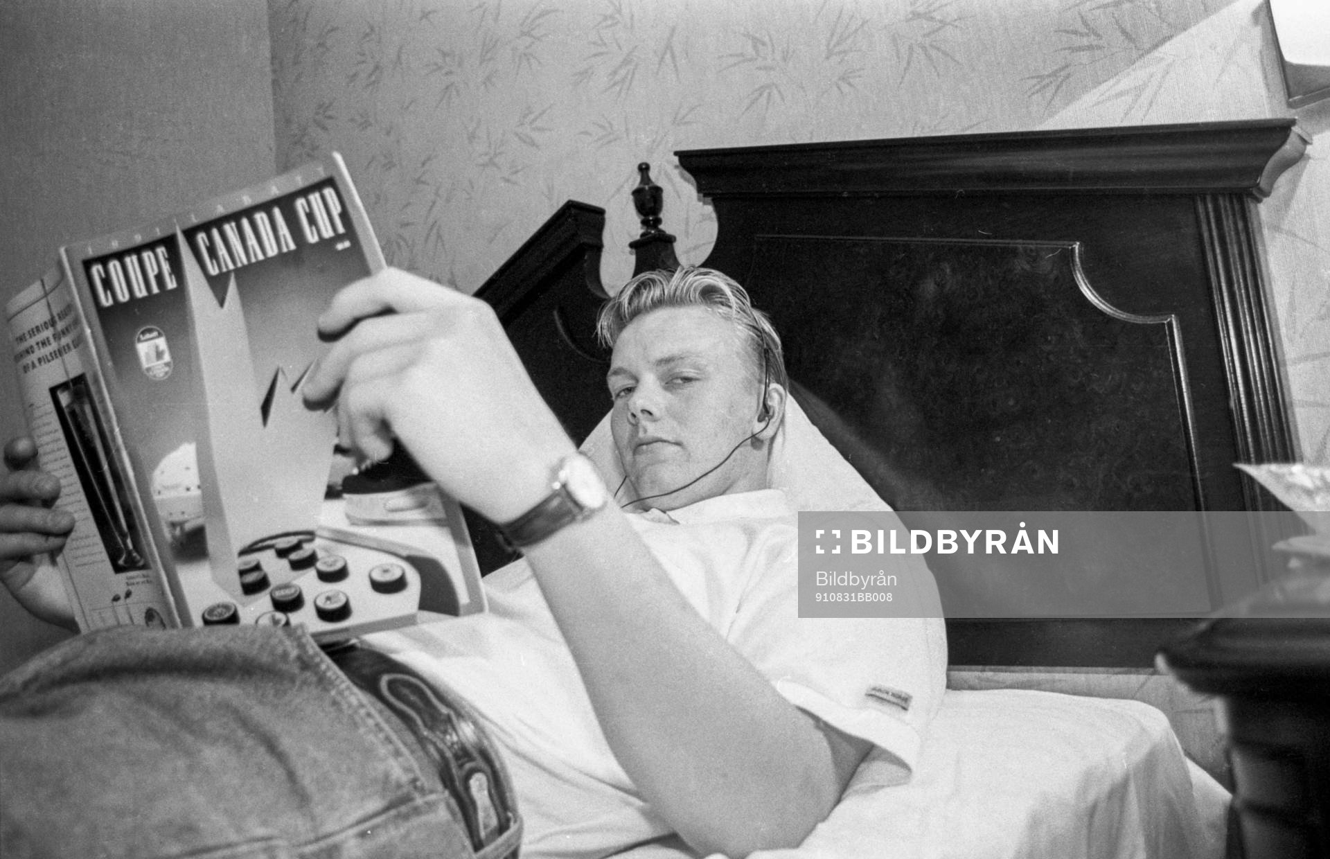 Mats Sundin vilar i sin säng