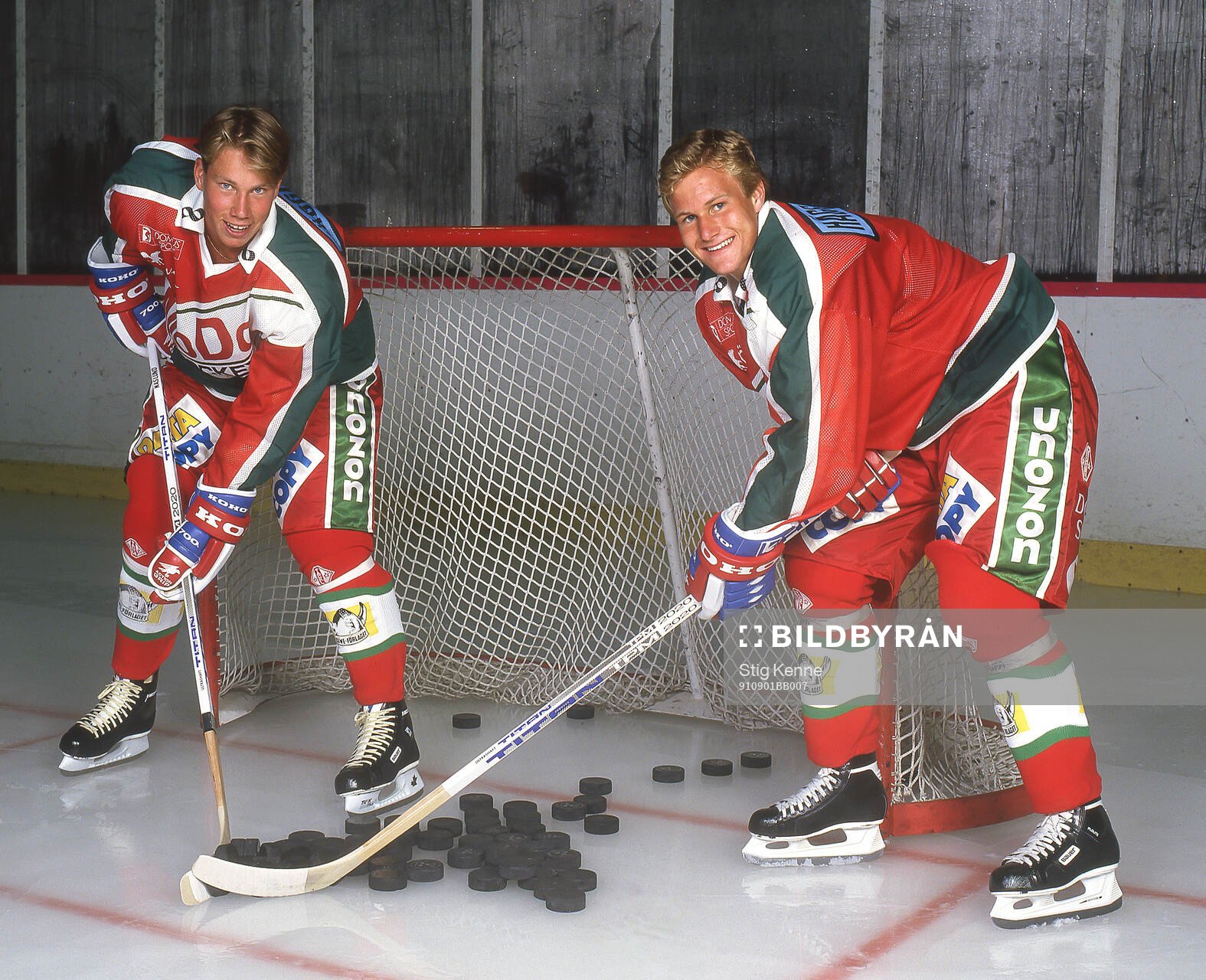 Peter Forsberg and Marcus Näslund of MoDo (Swedish hockey