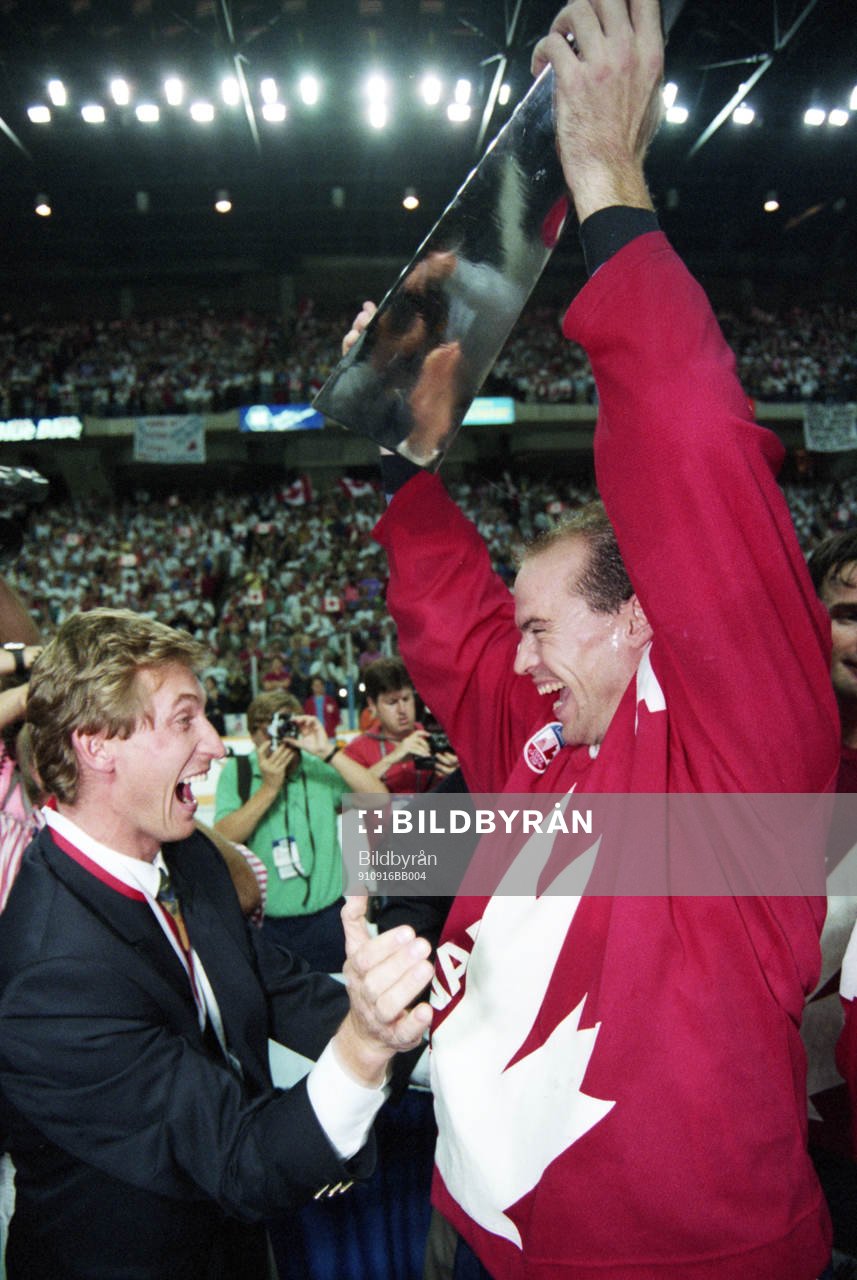 Wayne Gretzky och Mark Messier, Kanada jublar
