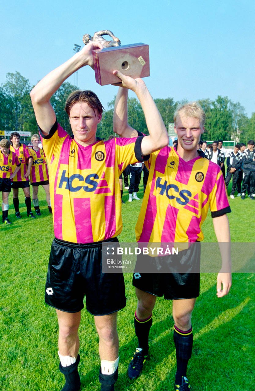 Klas Ingesson och Kennet Andersson på en träningsmatch i