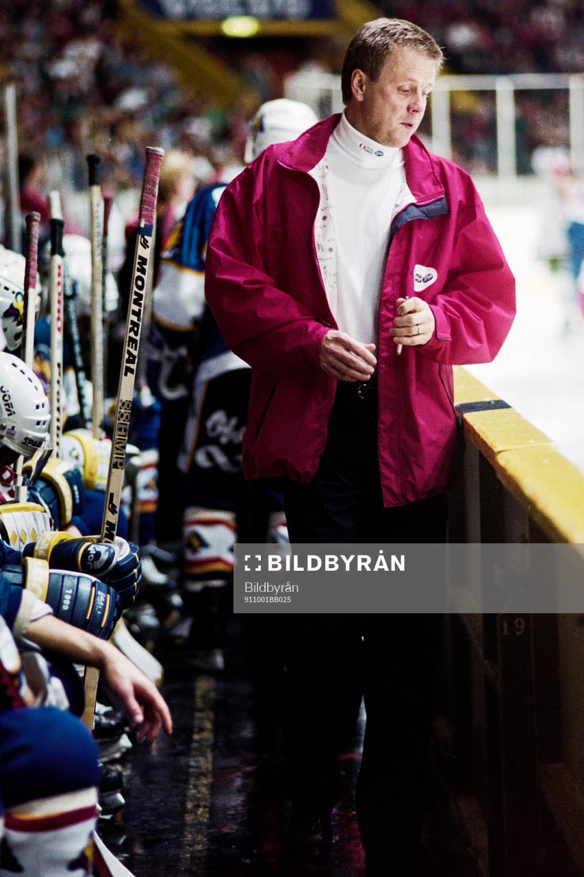 Lars-Erik Lundström, tränare i HV71