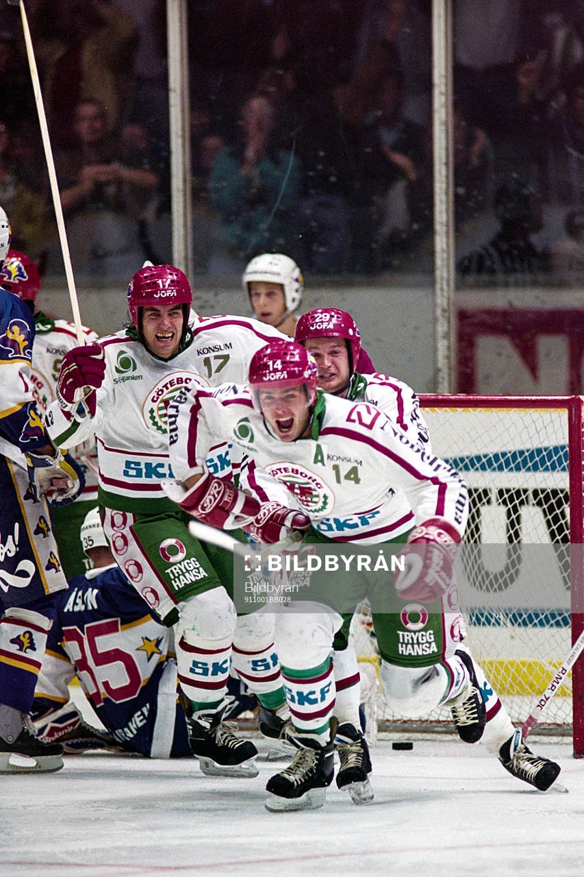 Patrik Carnbäck, Västra Frölunda, jublar