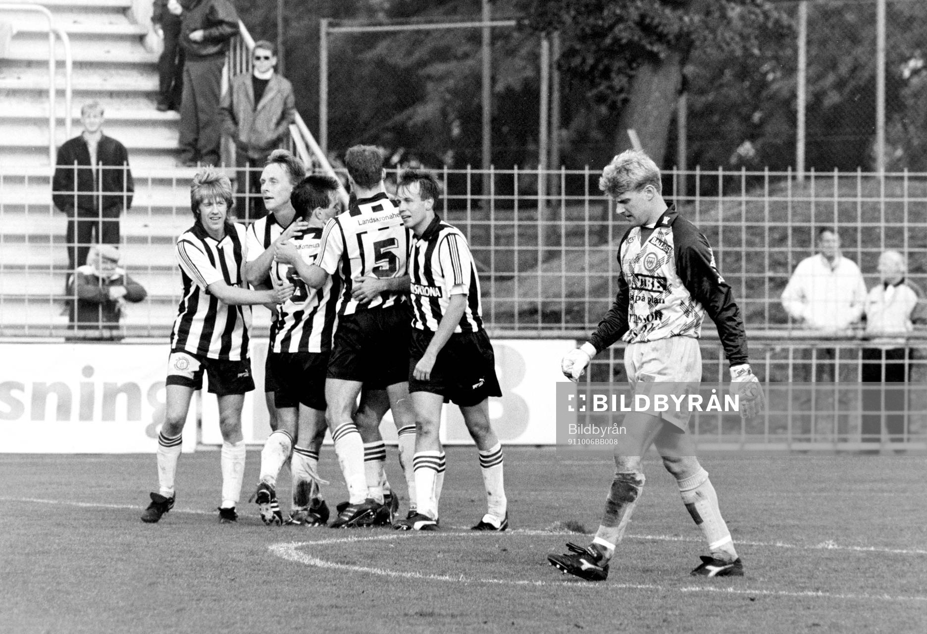 Fotboll, Höstettan, Landskrona - Markaryd, 4-0: Jubel i Landskrona efter mål.