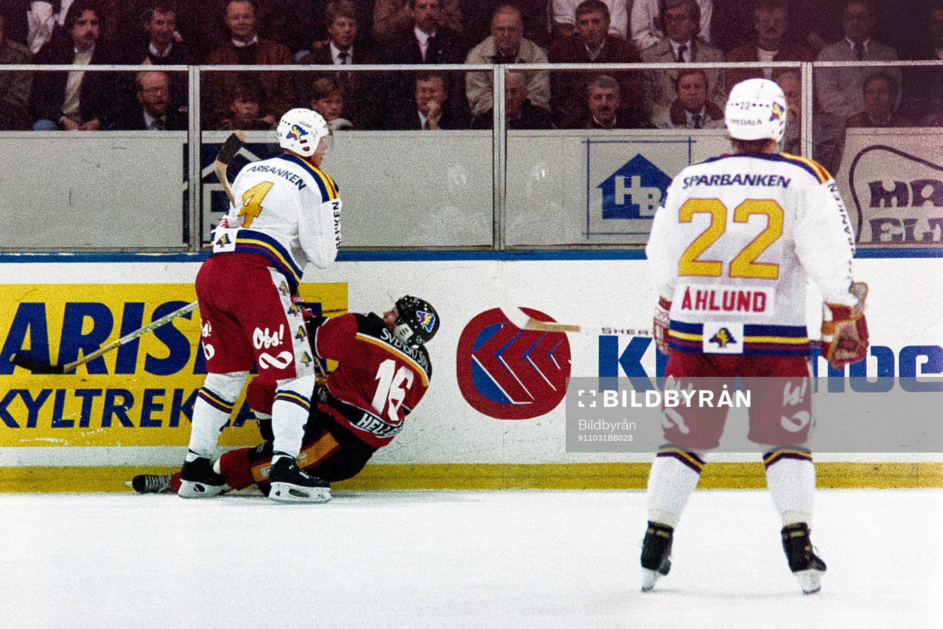 Malmös Johan Norgren tacklar omkull luleås Jens Hellgren