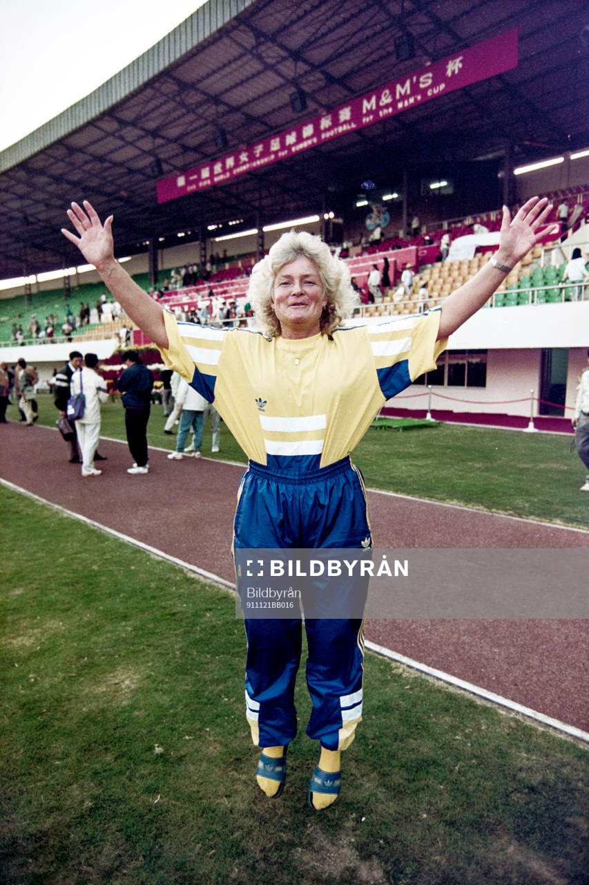  Gunilla Paijkull, förbundskapten, Sverige jublar efter segern mot Brasilien.