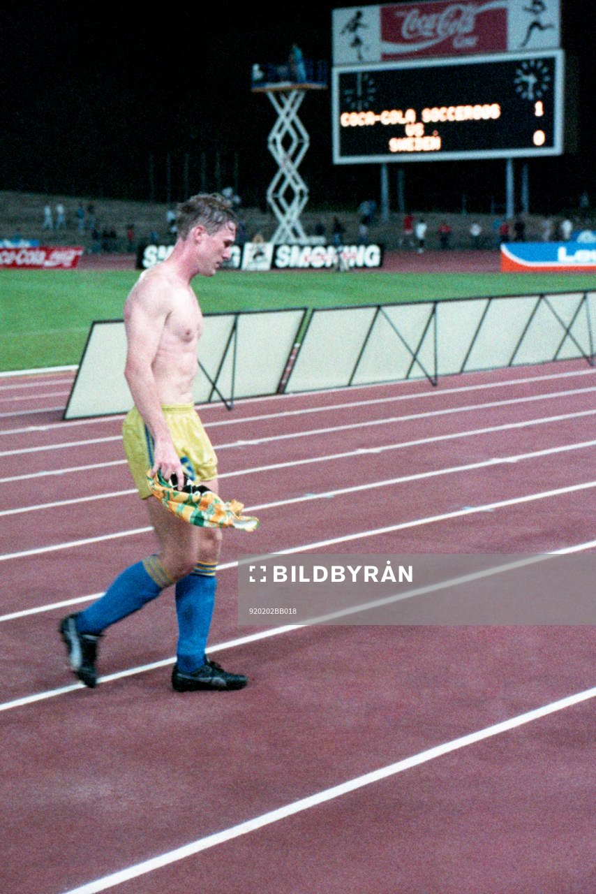 Jan Eriksson lämnar planen