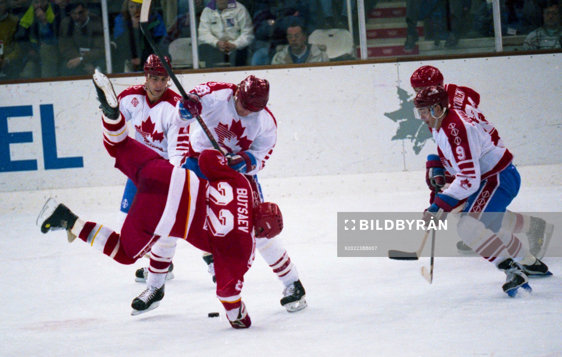 Eric Lindros, Kanada går hårt fram mot Vjatjeslav Butsajev