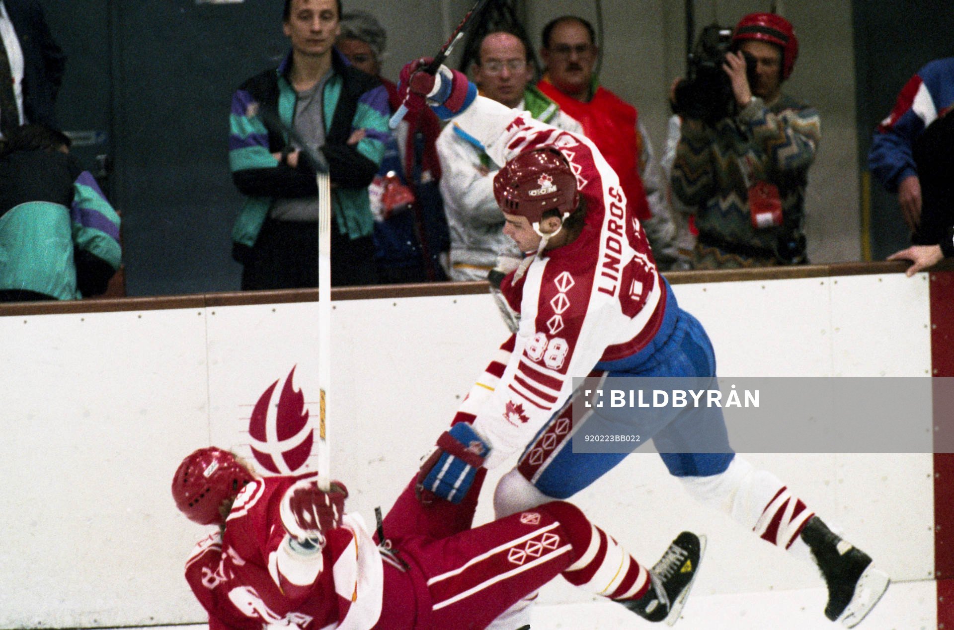 Eric Lindros, Kanada går hårt fram