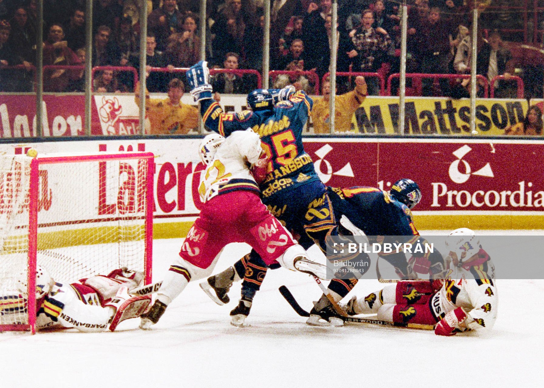Djurgårdens Mikael Johansson framför malmös målvakt