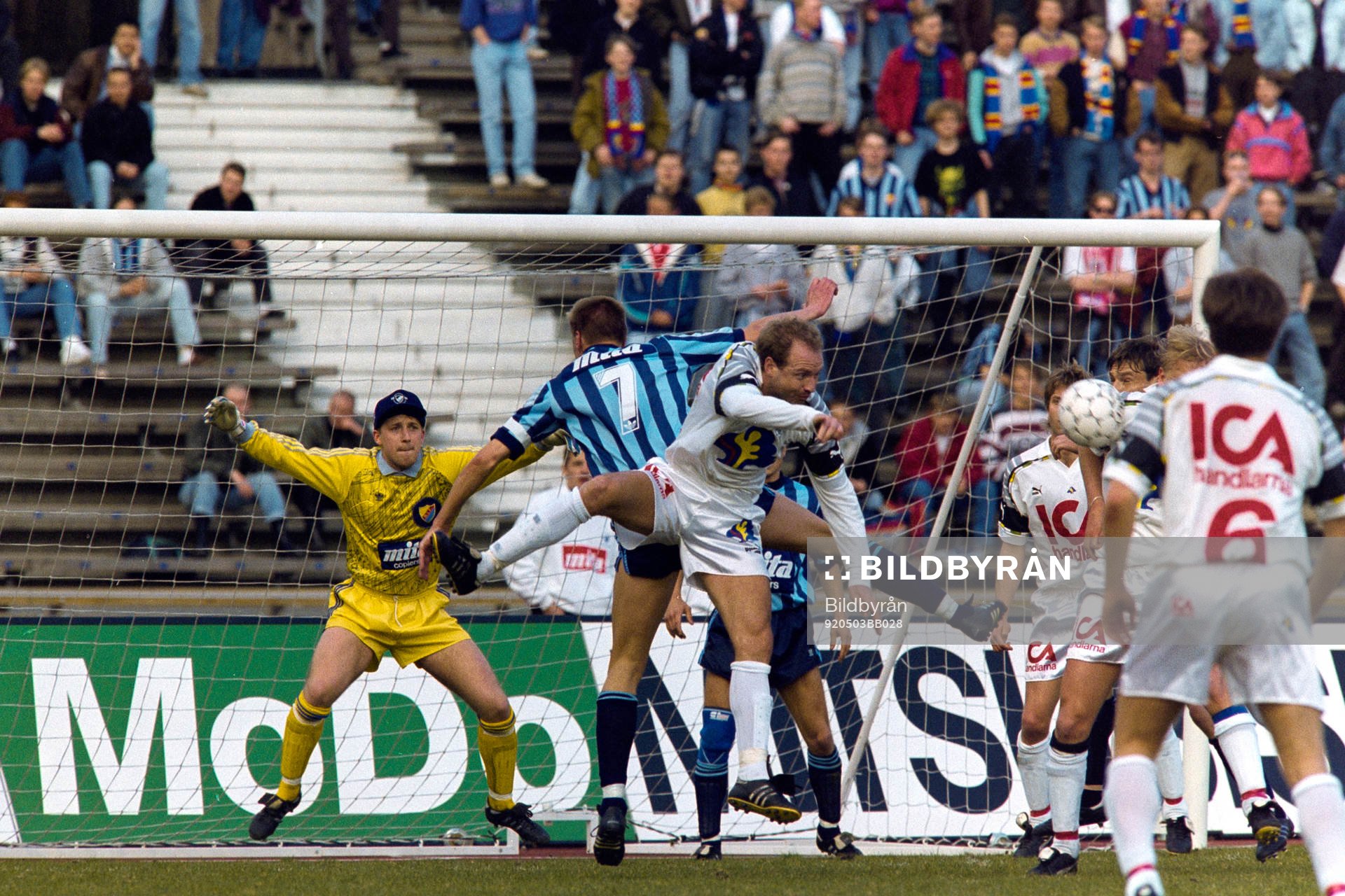 Andreas Ravelli, Öster framför Anders Almgren, målvakt,