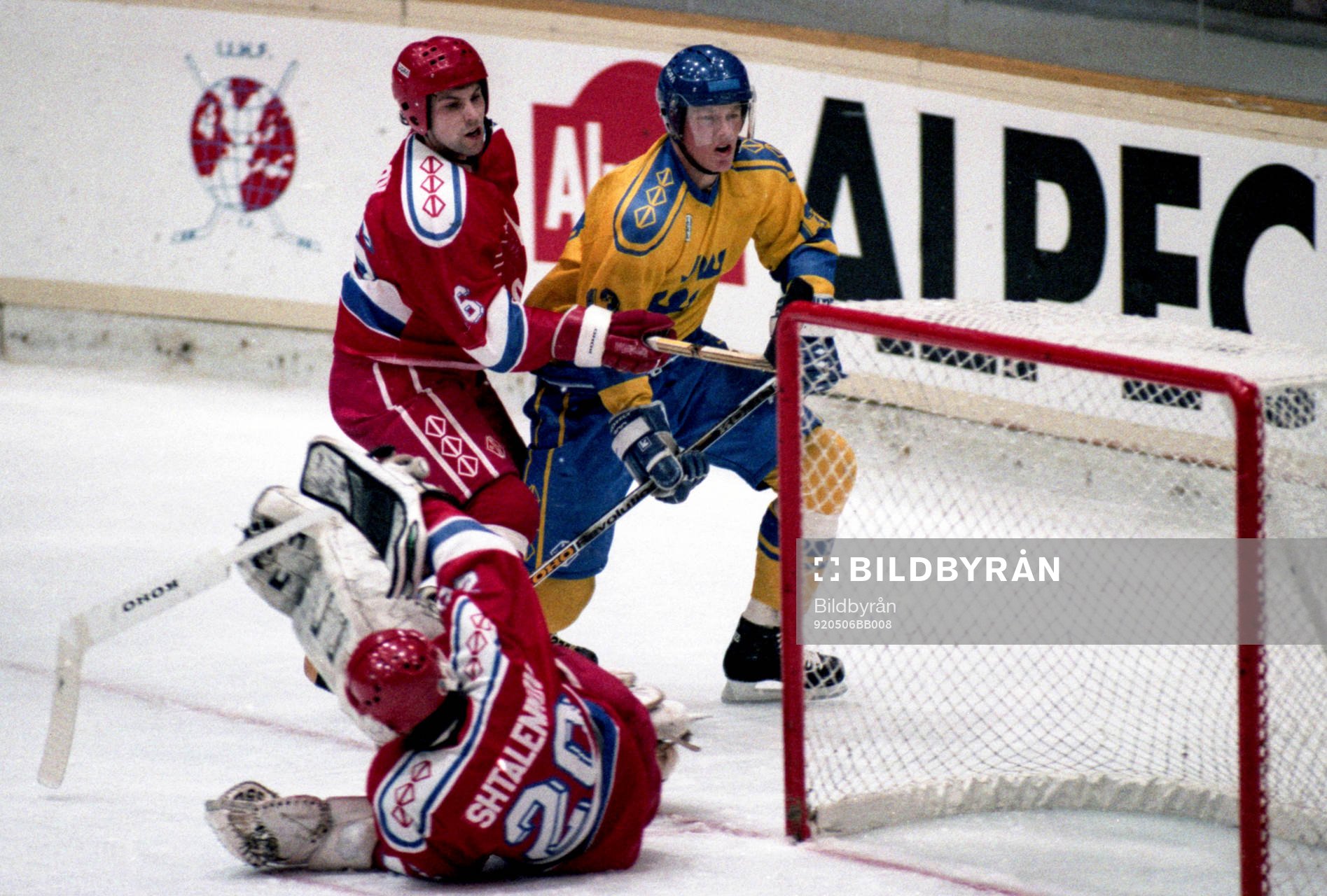 Mats Sundin, Sverige, skjuter 1-0