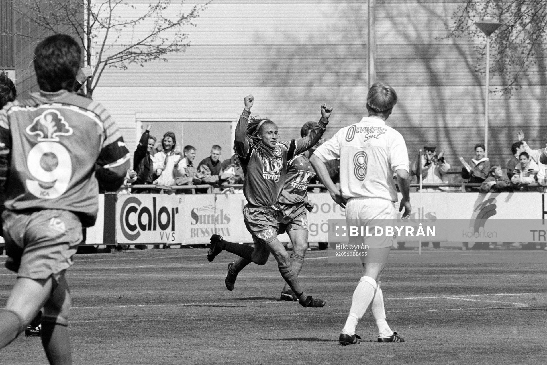  Henrik Larsson, Helsingborg jublar efter mål.