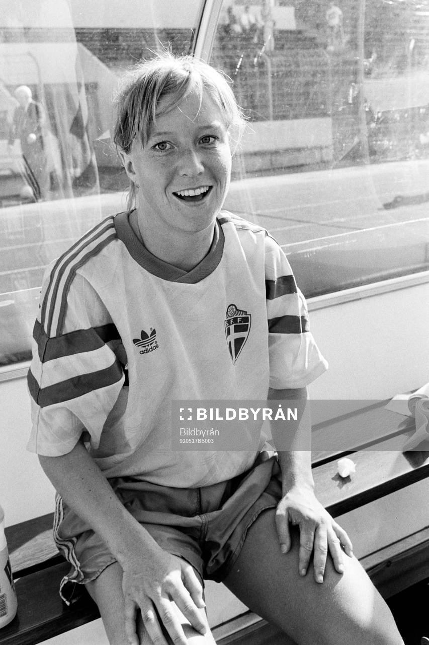 En nöjd målskytt Helen Johansson, Sverige