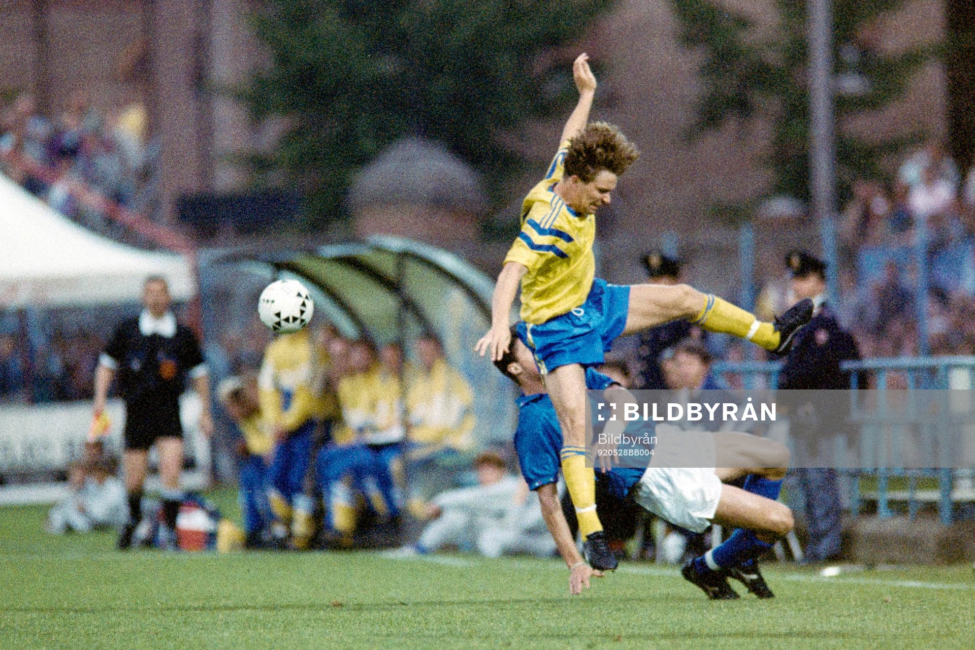 Jonny Rödlund, Sverige med bollen