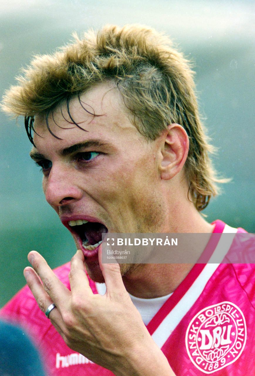 Fotboll, Danmark - OSS, 1-1: Lars Olsen, Danmark. 