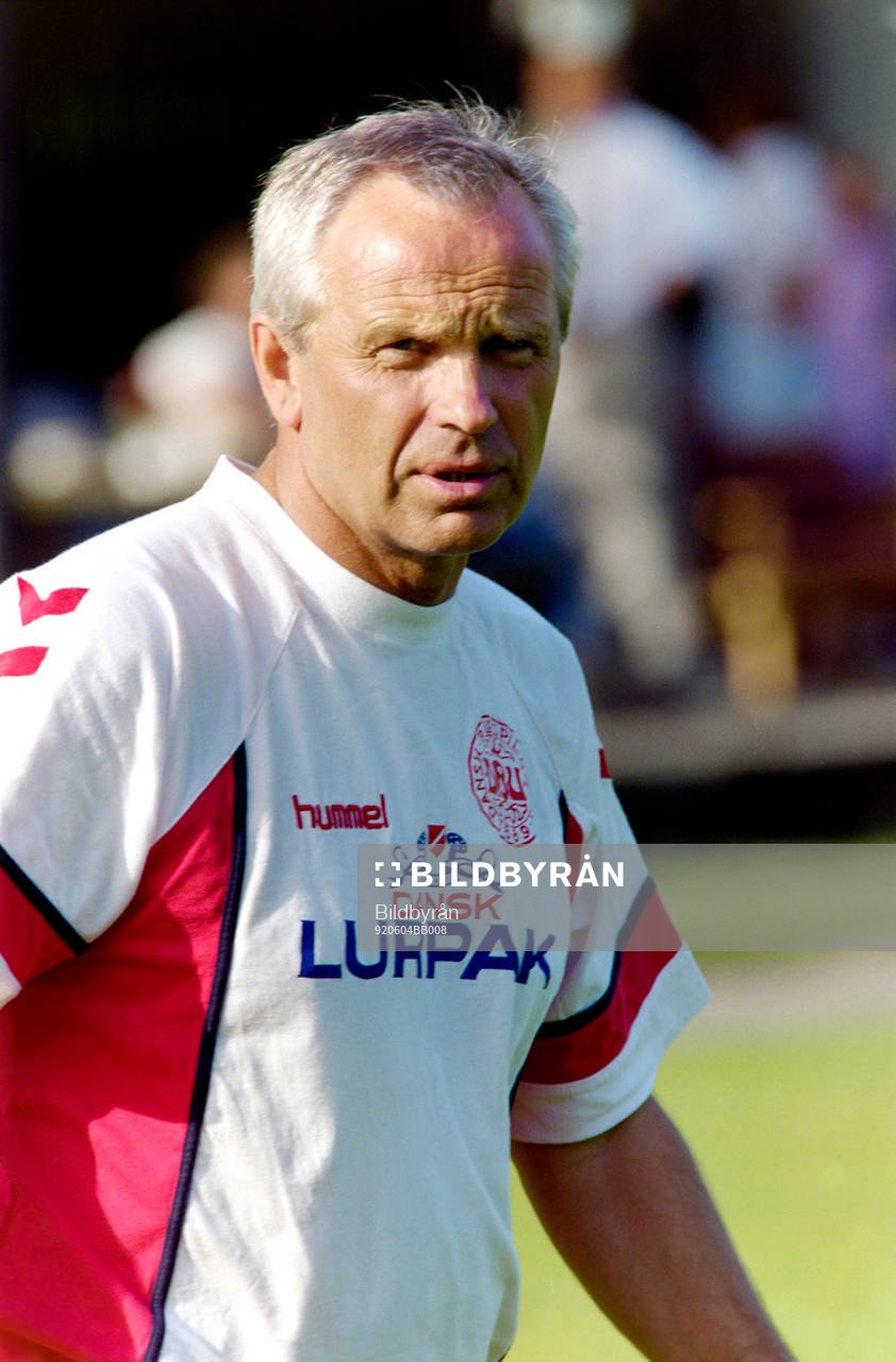 Fotboll, EM, förhands, Danmark, Träning: Richard Möller Nielsen, förbundskapten.