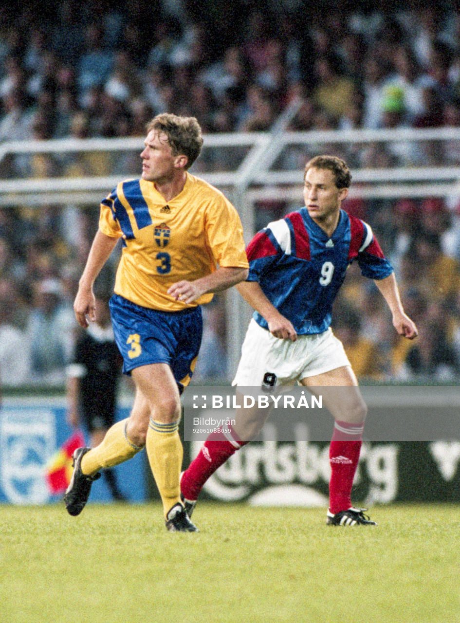 Jan Eriksson, Sverige och Jean-Pierre Papin, Frankrike