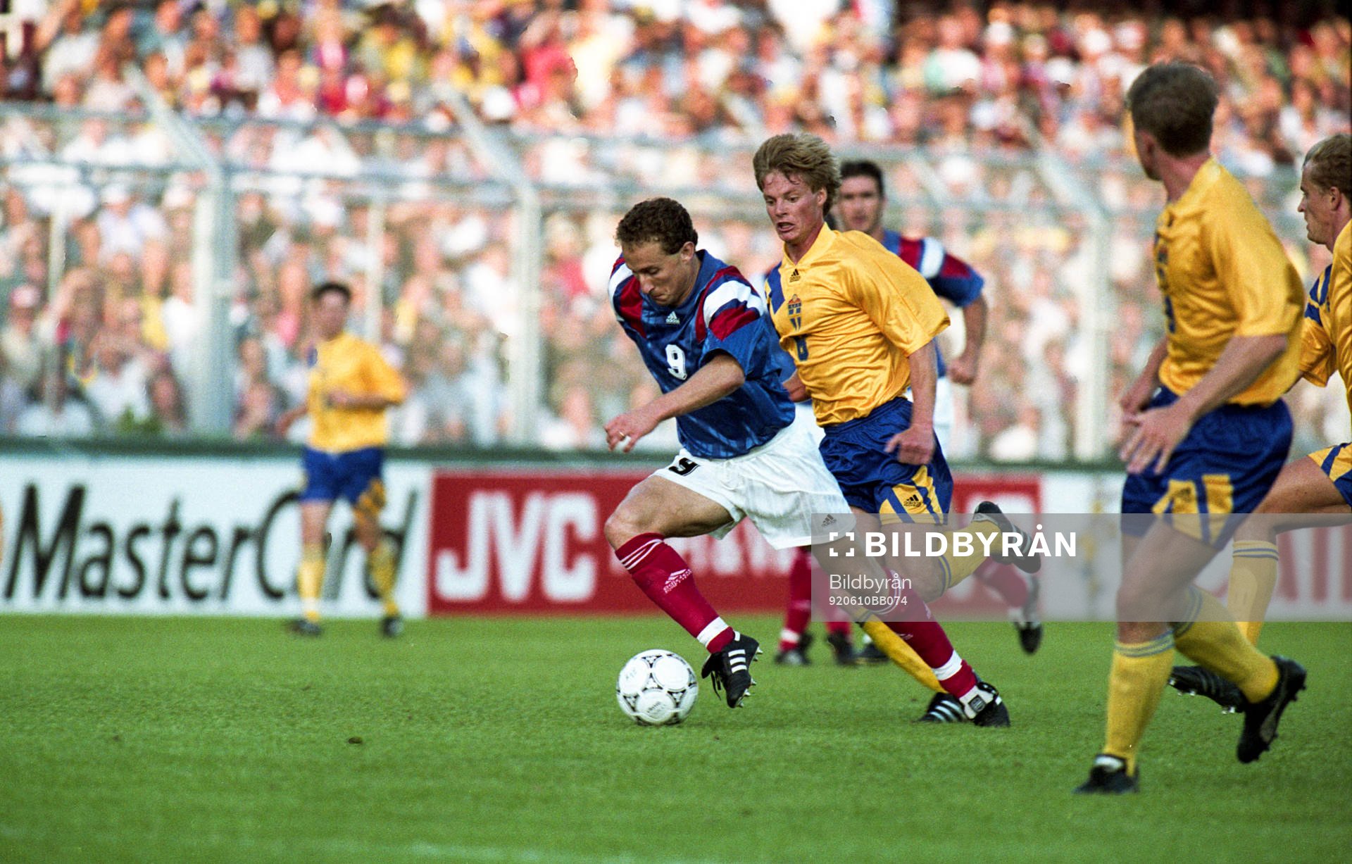 Stefan Schwarz, Sverige och Jean-Pierre Papin, Frankrike