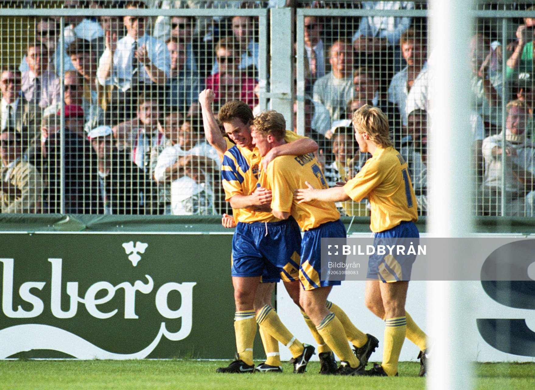  Patrik Andersson, Jan Eriksson och Tomas Brolin, Sverige, jublar.