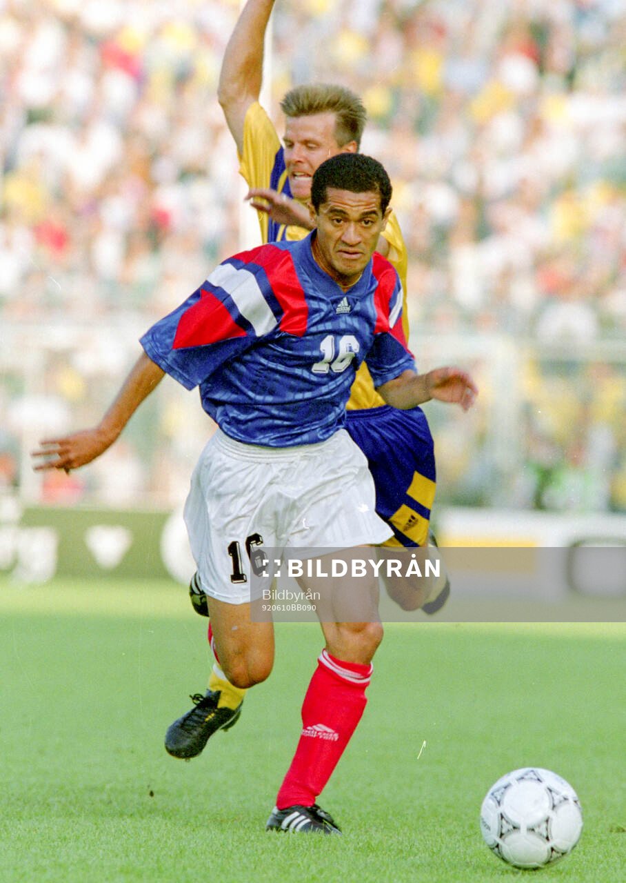 Pascal Vahirua of France against Roland Nilsson of Sweden